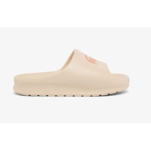 Klapki damskie Lacoste Serve Slide 2.0 na basen. Białe klapki Lacoste, bez wzorów, z dresówki, bez obcasa. Za 233,20 zł.