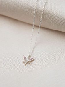 Heliophilia Srebrny naszyjnik z zawieszką - dł. 43 cm rozmiar: onesize. Szare naszyjniki Heliophilia, z cyrkonią, srebrne. Za 34,99 zł.