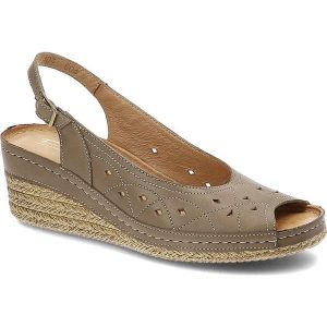 Beżowe Sandały Pollonus Wygodne Buty Damskie. Brązowe sandały Pollonus, bez wzorów, ze skóry, bez obcasa, na koturnie, bez zapięcia. Za 169,00 zł.