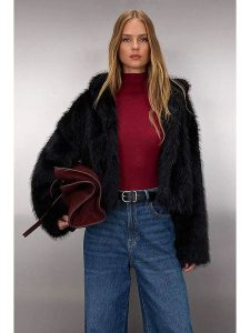 Trendyol Kurtka pluszowa w kolorze czarnym rozmiar: M. Czarne kurtki Trendyol, m, bez wzorów, bez kaptura. Za 187,07 zł.