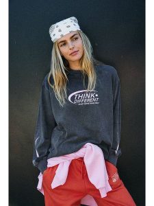 Noisy may Bluza "Polly" w kolorze antracytowym rozmiar: L. Czarne bluzy Noisy may, l, bez wzorów, z bawełny, bez kaptura. Za 101,47 zł.