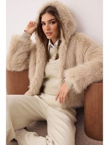 Trendyol Kurtka pluszowa w kolorze beżowym rozmiar: M. Brązowe kurtki Trendyol, m, bez wzorów, bez kaptura. Za 166,10 zł.