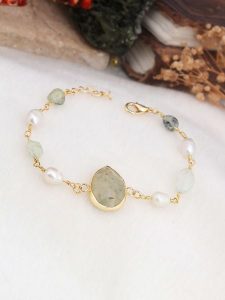 Pierres delicates Pozłacana bransoletka z labradorytami rozmiar: onesize. Szare bransoletki Pierres delicates, z labradorytem, pozłacane. Za 74,46 zł.