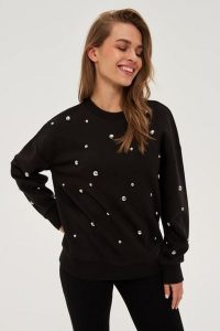 Bluza z dżetami czarna. Czarne bluzy MOODO, l, bez wzorów, z bawełny, bez kaptura. Za 149,99 zł.