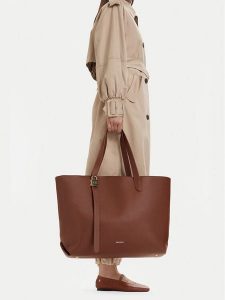GINO ROSSI Torebka CEO-MAYA-KY176 Brązowy. Brązowe shopper bag Gino Rossi, bez wzorów, ze skóry, bez dodatków. Za 329,99 zł.