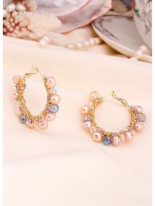 L'Atelier de Gaia Pozłacane kolczyki-kreole z perłami rozmiar: onesize. Pomarańczowe kolczyki L'Atelier de Gaia, z perłą, pozłacane. Za 91,77 zł.