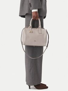 Furla Torebka Olivia M Boston WB02148 A.0023 4892S Szary. Szare kuferki Furla, bez wzorów, ze skóry, bez dodatków. Za 1 709,00 zł.