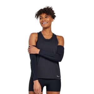 Koszulka do biegania damska Saucony Stopwatch Singlet. Czerwone bluzki Saucony, bez wzorów, bez ramiączek, do biegania. Za 89,99 zł.