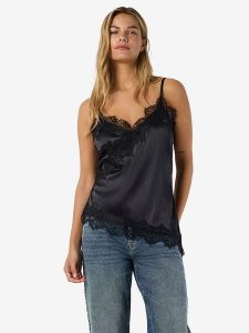 Noisy may Top "Sofie" w kolorze czarnym rozmiar: S. Czarne topy Noisy may, s, bez wzorów, z koronki, z asymetrycznym kołnierzem, bez ramiączek. Za 96,83 zł.