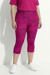 Damskie Legginsy funkcyjne 3/4 szybkoschnące. Niebieskie legginsy Ulla Popken, bez wzorów, z elastanu, z podwyższonym stanem. Za 191,99 zł.