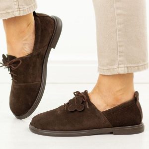 Barefoot czekoladowe skórzane Polskie półbuty damskie Deoni D679. Brązowe półbuty Deoni, na jesień, bez wzorów, z dzianiny, bez obcasa, na płaskiej podeszwie, bez zapięcia. Za 429,00 zł.