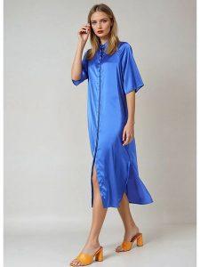 Monki Sukienka w kolorze niebieskim rozmiar: S. Niebieskie sukienki Monki, na co dzień, s, bez wzorów, bez kołnierzyka, bez ramiączek, maxi, proste. Za 43,99 zł.