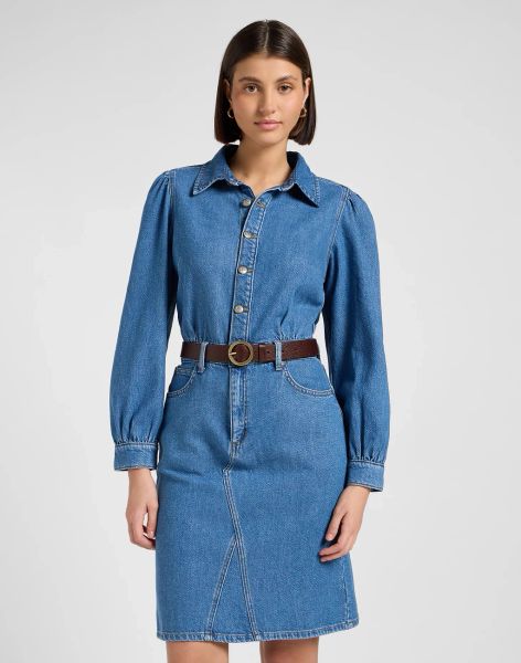DAMSKA SUKIENKA JEANSOWA LEE LONG SLEEVE DRESS FINE BLUE 112370996. Niebieskie sukienki Lee, s, bez wzorów, z jeansu, bez kołnierzyka, bez ramiączek. Za 249,99 zł.