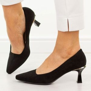 Czarne zamsz Polskie szpilki damskie Suzana 6030. Czarne szpilki Suzana, bez wzorów, z zamszu, bez obcasa. Za 249,00 zł.