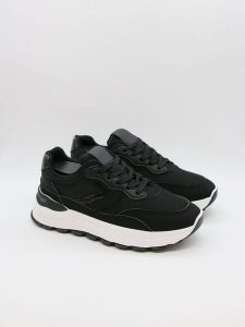 Bellucci Sneakersy w kolorze czarnym rozmiar: 39. Czarne trampki Bellucci, bez wzorów, bez zapięcia. Za 105,38 zł.