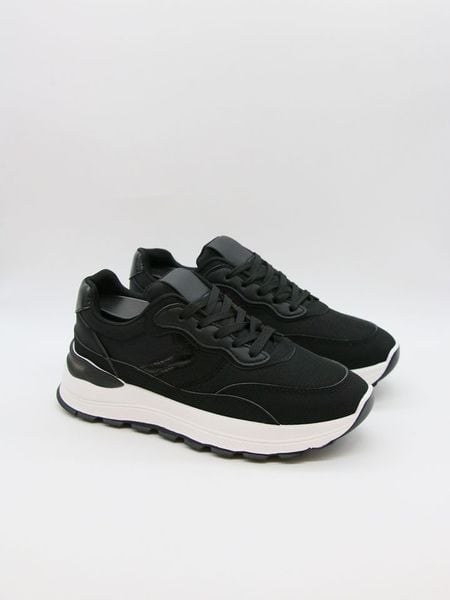 Bellucci Sneakersy w kolorze czarnym rozmiar: 39. Czarne trampki Bellucci, bez wzorów, bez zapięcia. Za 97,51 zł.