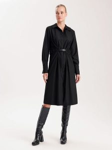 BGN Sukienka w kolorze czarnym rozmiar: 38. Czarne sukienki BGN, na imprezę, bez wzorów, ze skóry, bez kołnierzyka, bez ramiączek, midi, rozkloszowane. Za 136,13 zł.