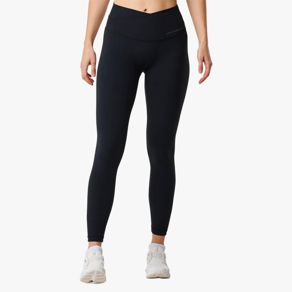 Długie legginsy treningowe damskie Swedemount Core Wrap szybkoschnące. Czarne legginsy SWEDEMOUNT, bez wzorów, z tkaniny, długie. W wyprzedaży za 125,00 zł.