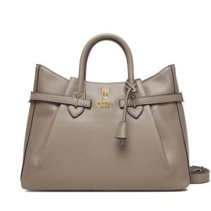 Torebka Guess. Brązowe kuferki Guess, z aplikacjami, bez dodatków. Za 719,99 zł.