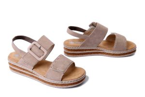 RIEKER 62950-62 beige, sandały damskie. Brązowe sandały Rieker, bez wzorów, bez obcasa, na koturnie, bez zapięcia. Za 223,93 zł.
