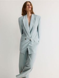 Marynarka z modalem - jasnozielony. Zielone marynarki i żakiety Reserved, l, bez wzorów, z tkaniny. W wyprzedaży za 89,99 zł.