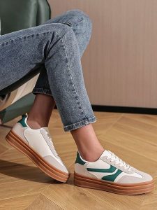 Sixth Sens Sneakersy w kolorze kremowo-beżowo-zielonym rozmiar: 41. Brązowe trampki Sixth Sens, bez wzorów, bez zapięcia. Za 96,37 zł.