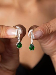 Lodie Silver Srebrne kolczyki-kreole z cyrkoniami rozmiar: onesize. Szare kolczyki Lodie Silver, z cyrkonią, srebrne. Za 144,58 zł.