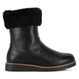Botki Clara Barson. Czarne botki Clara Barson, bez wzorów, bez obcasa, na płaskiej podeszwie, bez zapięcia. Za 159,99 zł.