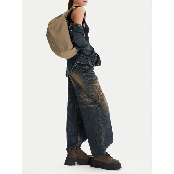 Torebka Guess Jeans. Zielone torebki klasyczne Guess Jeans, z aplikacjami, z jeansu, bez dodatków. Za 199,99 zł.