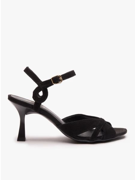 Czarne sandały na szpilce. Czarne sandały Ryłko, bez wzorów, z gumy, z okrągłym noskiem, bez obcasa, na obcasie, bez zapięcia. Za 399,99 zł.