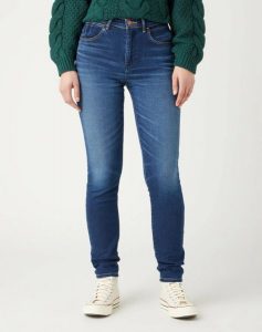 WRANGLER HIGH SKINNY DAMSKIE SPODNIE JEANSOWE DANA W27HCY437. Rurki Wrangler, z jeansu. Za 249,99 zł.