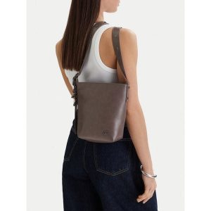 Torebka G-Star Raw. Brązowe listonoszki G-Star Raw, bez wzorów, bez dodatków. Za 199,99 zł.