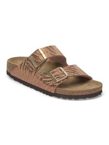 Birkenstock Klapki "Arizona" w kolorze jasnobrązowym rozmiar: 40. Brązowe klapki Birkenstock, bez wzorów, z otwartym noskiem, bez obcasa. Za 310,38 zł.