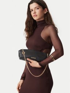 LOVE MOSCHINO Torebka JC4117PP1PLO2000 Czarny. Czarne torebki klasyczne LOVE MOSCHINO, bez wzorów, ze skóry, bez dodatków. Za 623,99 zł.