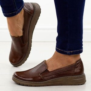 Brązowe skórzane Polskie półbuty damskie na koturnie Deoni D028. Brązowe półbuty Deoni, na wiosnę, bez wzorów, z jeansu, bez obcasa, na koturnie, bez zapięcia. Za 359,00 zł.