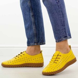 Żółte ażurowane skórzane półbuty damskie T.Sokolski w26-02. Żółte półbuty Sokolski, na jesień, bez wzorów, z jeansu, bez obcasa, na płaskiej podeszwie, bez zapięcia. Za 259,00 zł.