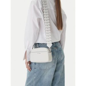 Torebka MICHAEL Michael Kors. Białe torebki klasyczne MICHAEL Michael Kors, bez wzorów, bez dodatków. Za 665,99 zł.