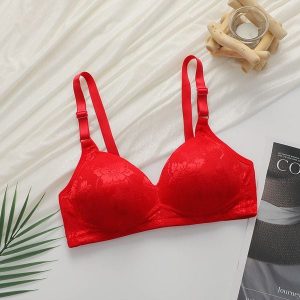 Biustonosz push-up z fiszbinami dla idealnego kształtu i wsparcia Ainslie. Czerwone biustonosze Intica, bez wzorów, z materiału. Za 79,00 zł.