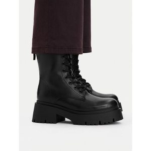 Trapery DeeZee. Czarne buty zimowe DeeZee, bez obcasa, bez zapięcia. Za 199,99 zł.