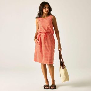 Sukienka damska Regatta Amorie. Brązowe sukienki Regatta, na co dzień, bez wzorów, eleganckie, bez kołnierzyka, bez ramiączek, sportowe. Za 99,99 zł.