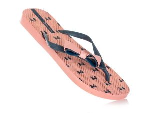 Klapki japonki damskie sportowe Ipanema. Czerwone klapki Ipanema, bez wzorów, z materiału, bez obcasa. Za 35,00 zł.