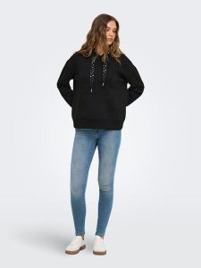 ONLY Bluza w kolorze czarnym rozmiar: M. Czarne bluzy ONLY, m, bez wzorów, z kapturem. Za 139,95 zł.
