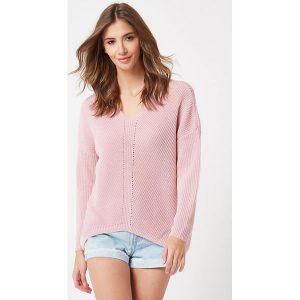 Sweter w kolorze różowym. Swetry klasyczne marki Stylowa szafa. W wyprzedaży za 139,95 zł.