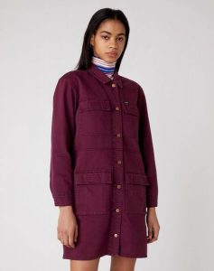 WRANGLER UTILITY DENIM DRESS DAMSKA SUKIENKA MATERIAŁOWA WILD BERRY W29YML14K 112128600. Sukienki Wrangler, s, bez wzorów, z denimu, bez kołnierzyka, bez ramiączek. Za 169,99 zł.