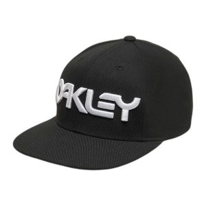 Czapka typu snapback Oakley Mark III. Czarne czapki Oakley, bez wzorów. W wyprzedaży za 143,45 zł.