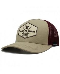 Czapka Trucker - 5 Paneli / Z Recyklingu / Jeden Rozmiar (Beżowy/Bordowy). Brązowe czapki SURF MONKEY, z aplikacjami, z bawełny. Za 135,96 zł.