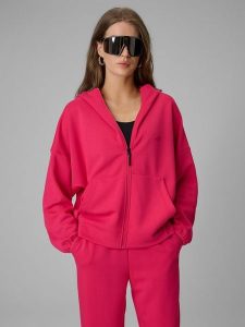 4F Bluza dresowa regular z kapturem damska - różowa XS. Czerwone bluzy 4f, xs, bez wzorów, z dresówki, z kapturem. Za 199,99 zł.