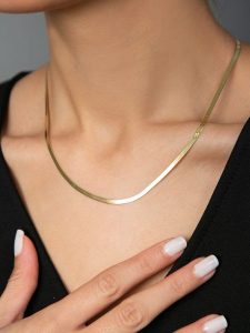 Heliophilia Srebrny naszyjnik - dł. 43 cm rozmiar: onesize. Szare naszyjniki Heliophilia, srebrne. Za 195,77 zł.