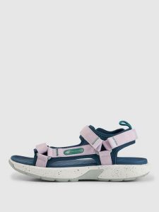 4F Sandały SVING damskie - fioletowe 39. Fioletowe sandały 4f, bez wzorów, z gumy, bez obcasa, bez zapięcia. Za 199,99 zł.