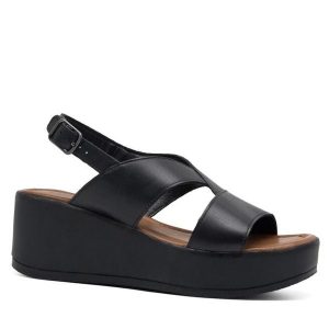 Sandały Lasocki. Czarne sandały Lasocki, bez wzorów, bez obcasa, na koturnie, bez zapięcia. Za 179,99 zł.